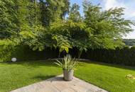 Elegantes Wohnen im Grünen! Neuwertiges Dreifamilienhaus in erhöhter Ruhelage