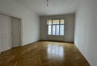 UNBEFRISTET: 4 Zimmer Wohnung mit kleiner Freifläche ab NOVEMBER