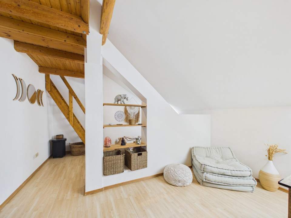 Charmante 2-Zimmer Dachgeschoßwohnung mit Terrasse in 1120 Wien