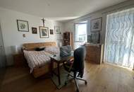 moderne 3-Zimmer-Wohnung mit großem sonnigen Balkon und Traunsteinblick