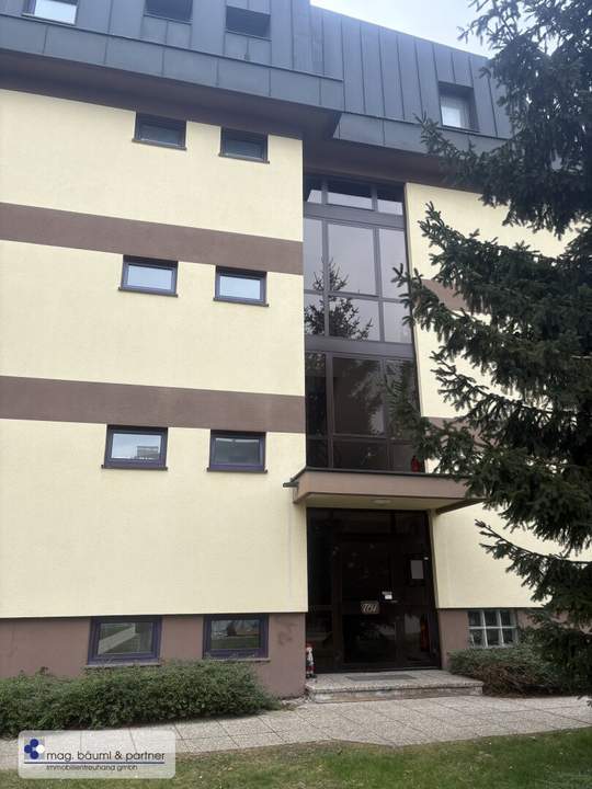 2 Zimmerwohnung, Küche getrennt und Balkon