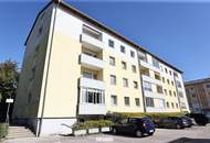Voll möblierte, gepflegte, bezugsfertige Wohnung mit PKW-Abstellplatz in zentrumsnaher ruhiger Lage!