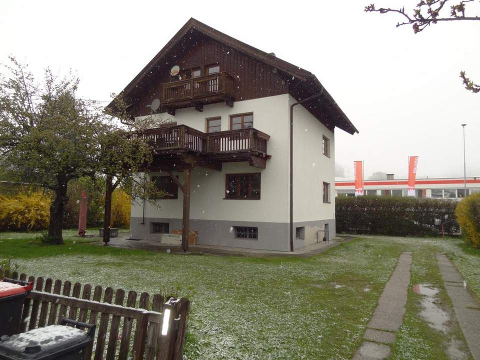 ACHTUNG: Im Gewerbegebiet Mühlau steht ein Gewerbegrundstück mit Wohnmöglichkeit zum Verkauf