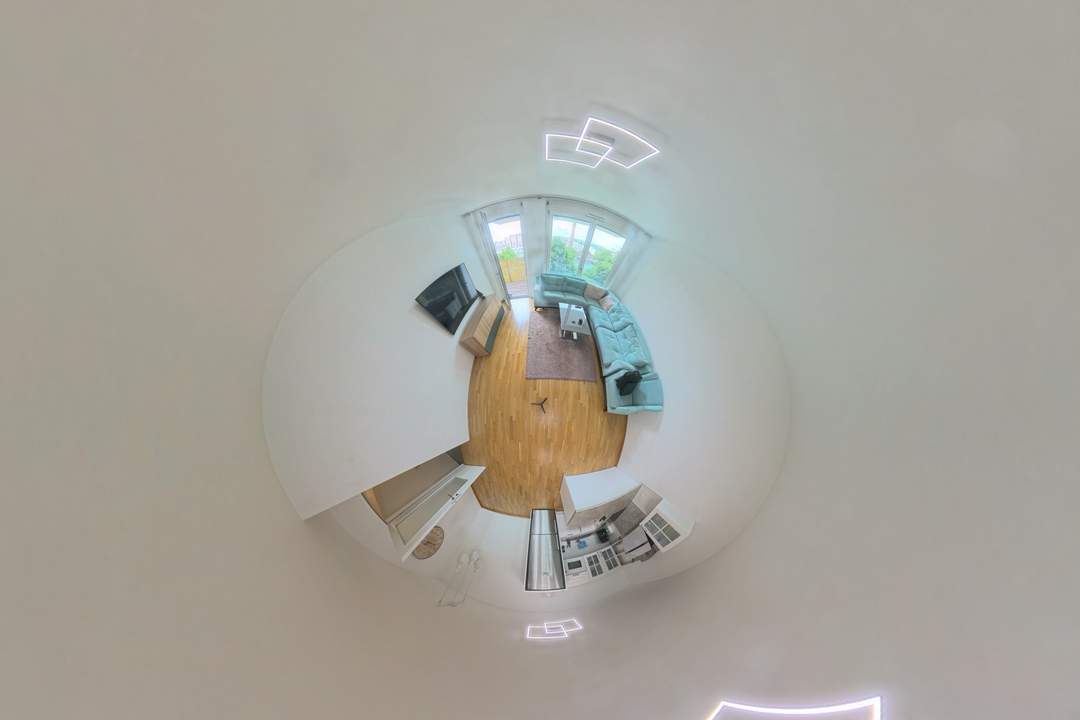 "Moderne 3-Zimmer-Wohnung mit Balkon, Klimaanlage und Rooftop-Pool!"