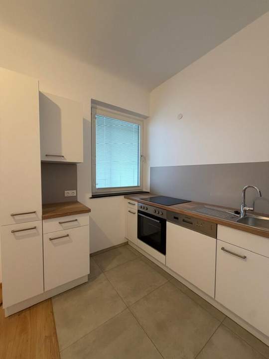 ERSTBEZUG nach Renovierung – großzügige Wohnung im Zentrum mit Terrasse zu vermieten