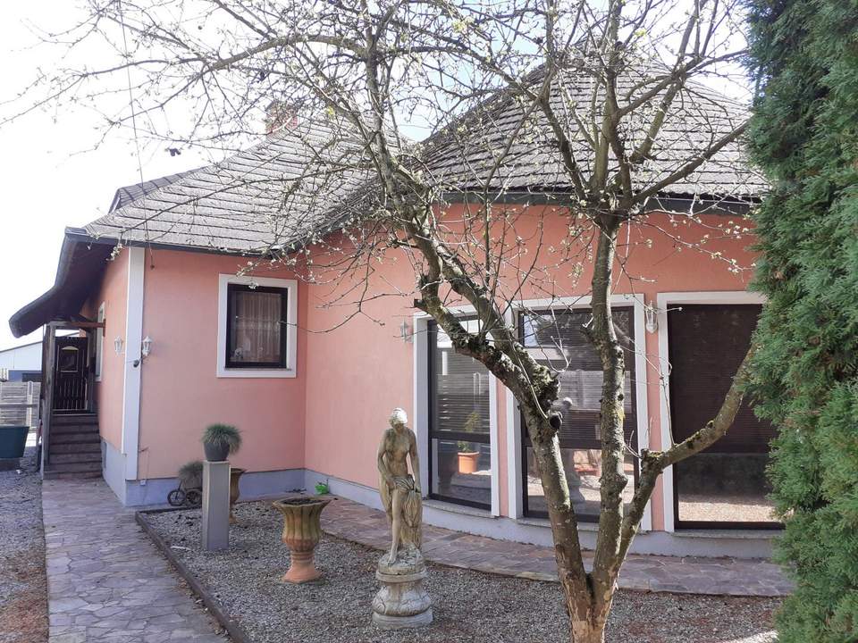 Einzigartige Gelegenheit - Großzügiges, modernes Einfamilienhaus in erstklassiger Lage !