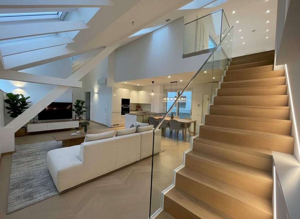 1010! Modernes und hochwertig ausgestattetes 4-Zimmer Dachgeschoss mit Balkon in toller Lage!