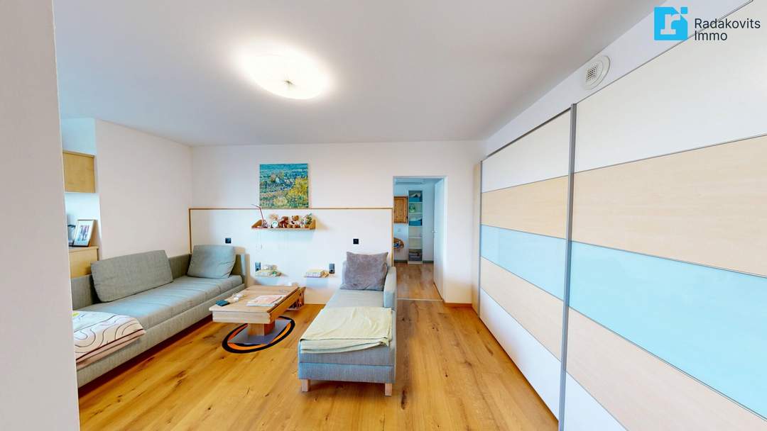 Moderne 2-Zimmer-Eigentumswohnung mit Westterrasse, Fernblick & Vollmöblierung – sofort bezugsbereit!