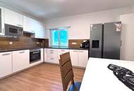 Schlitters: Kernsanierte Dachgeschosswohnung mit Balkon und Garten, 3 Schlafzimmer plus ein großer Raum für Gäste oder Homeoffice