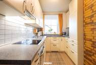 Stilvolles Ein- Zweifamilienhaus mit Doppelgarage und großen Garten