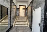 UNBEFRISTET - helle 2,5-Zimmer Dachgeschosswohnung mit Wohnküche, Schrankraum, 26 m2 Dachterrasse und Kellerabteil nahe Schönbrunn
