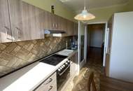 Renovierungsbedürftige Wohnung mit Loggia in Waidmannsdorf