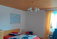 Zweifamilienhaus mit Nebengebäuden und großem Grundstück – vielseitiges nutzbares Anwesen in sonniger Ruhelage