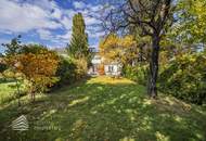 Villa mit Nebengebäude und Pool in Top-Ruhelage