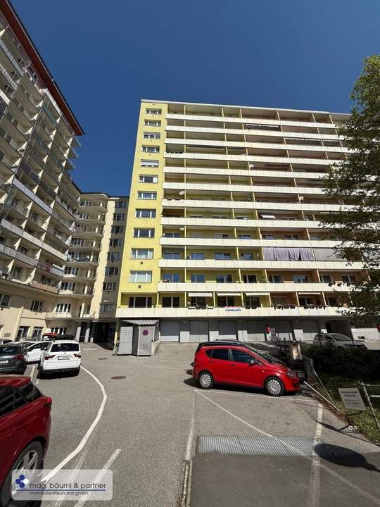 2 Zimmerwohnung in saniertem Wohnhaus perfekt gelegen mit Loggia