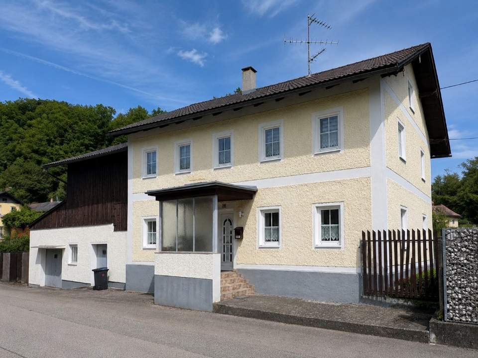 Wohnhaus mit großem Garten &amp; Nebengebäuden im Mischbaugebiet