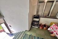 Sonniges großes Grundstück mit sanierungsbedürftigem Haus