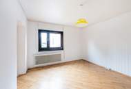 Haus mit Sanierungsbedarf auf großem Grundstück in perfekter Wohngegend