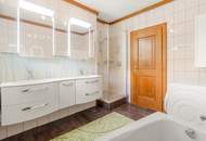 Sonniges Einfamilienhaus mit Pool, großem Keller & Ausbaupotenzial