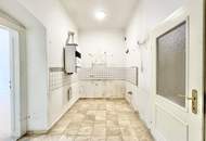 Brigittaplatz | Bezaubernde 2 Zimmer Altbau mit Potenzial &amp; Grünblick für unter € 3.650/m2