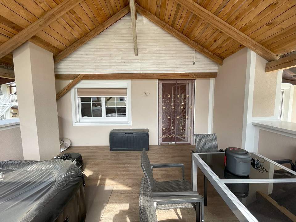 Dachgeschosswohnung mit Loggia und Terrasse