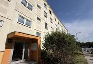 Sonnige sanierungsbedürftige 3 Zimmerwohnung in der beliebten grünen Südstadt mit LOGGIA