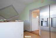 Wohnkomfort in Sackgassenlage: Doppelhaushälfte mit 2 Wohneinheiten, Garten, Terrasse &amp; Balkon