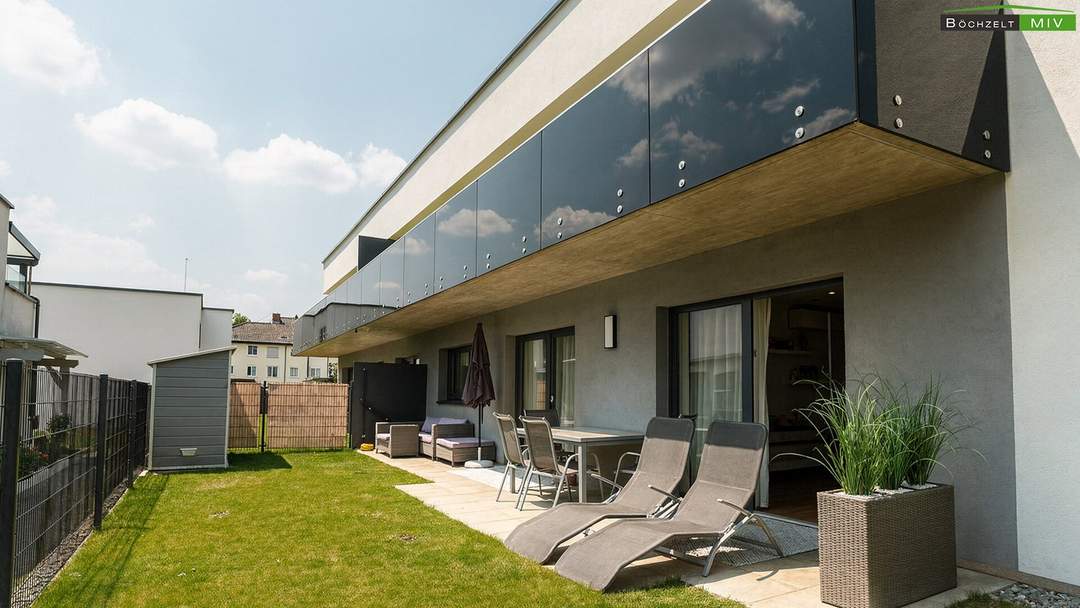 Klimatisierte Neubau-Anlegerwohnung mit 3 Zimmern, 90 m² Garten und 2 Parkplätzen in moderner Siedlung in Wasendorf