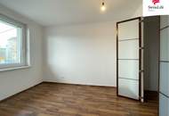 Sanierungsbedürftige 2 Zimmer Wohnung | Loggia ca.11,86m² | 1. Liftstock