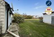 Sanierungsbedürftiges Bungalow mit VIEL PLATZ