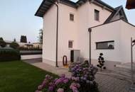 Großzügiges Einfamilienhaus mit 2 Wohneinheiten und Pool