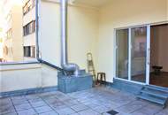 TERRASSENHIT, UNBEFRISTET, 86 m2 Altbau mit 30 m2 Freifläche, 3 Zimmer, Komplettküche, Wannenbad, Parketten, Hofruhelage