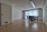 Klimatisiertes Eckreihenhaus nahe dem Zentrum mit Garage