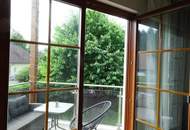 Wohnhaus in Siedlungsrandlage fast im Grünen mit Hochterrasse und kleinem Schwimmteich