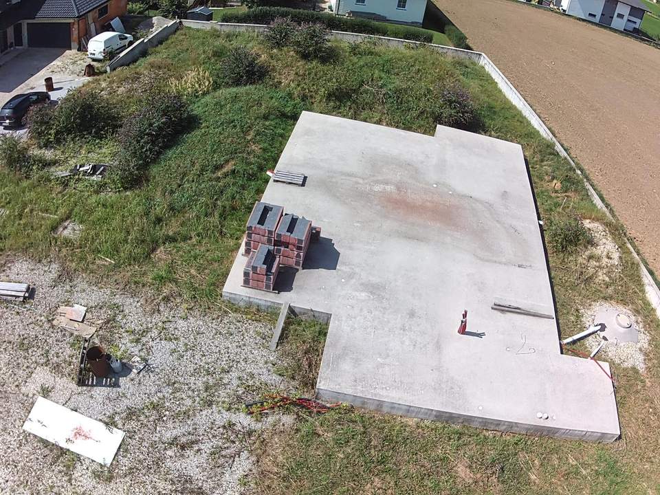 Wenn`s schnell gehen soll !!!! Planen-Bauen-Einziehen - Baugrundstück mit Bodenplatte und Einfriedung