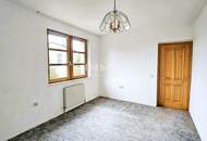 Großes Zweifamilienhaus, unterkellert auf teilbarem Grundstück und Entwicklungspotenzial in Ruhelage