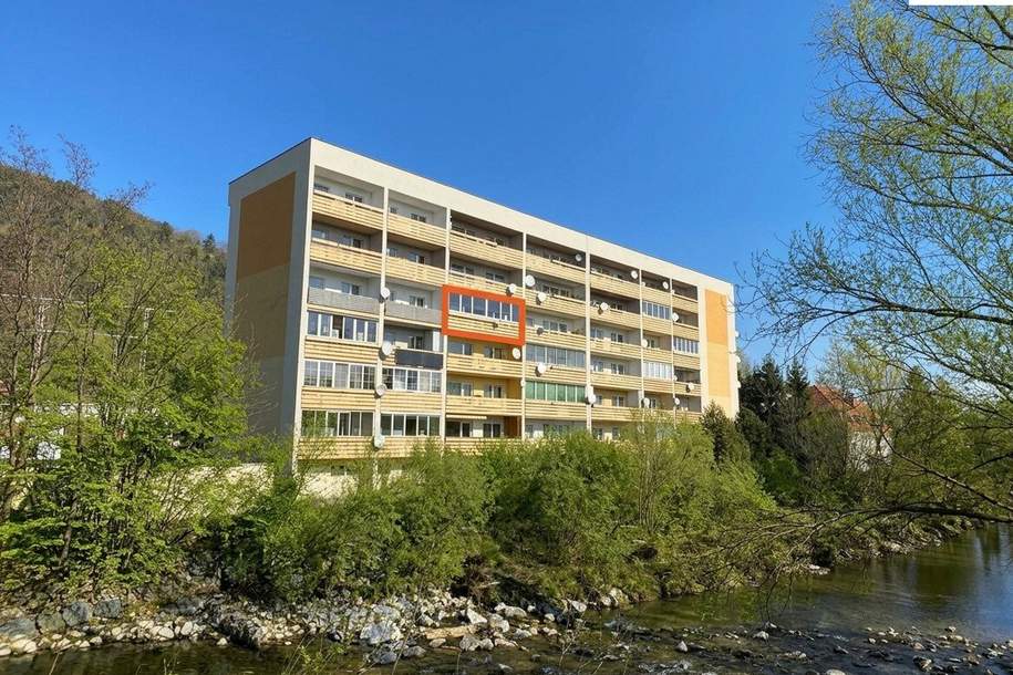 Pendler aufgepasst - sanierte 2-Zimmer-Wohnung mit südseitiger Loggia, Lift und schönem Ausblick, Wohnung-miete, 675,00,€, 2640 Neunkirchen
