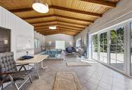 Großzügiges Familiendomizil mit uneinsichtigem Garten, Hallenbad, Sauna und Garage für 2 PKW