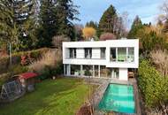 Moderne Einfamilien-Villa mit Pool in Aussichtslage