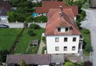 Preisreduziertes Raumwunder: teilsanierungsbedürftiges Mehrfamilienhaus mit drei Einheiten!