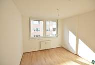Familienwohnung: Schöne 4-Zimmer-Wohnung mit Balkon direkt an der Donau