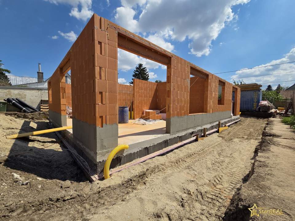 AKTIONSHAUS MIT KELLER! REDUZIERTER KAUFPREIS. Sonniges Doppelhaus mit 5 Zimmern, Keller & Dachterrasse nahe Krankenhaus Nord.
