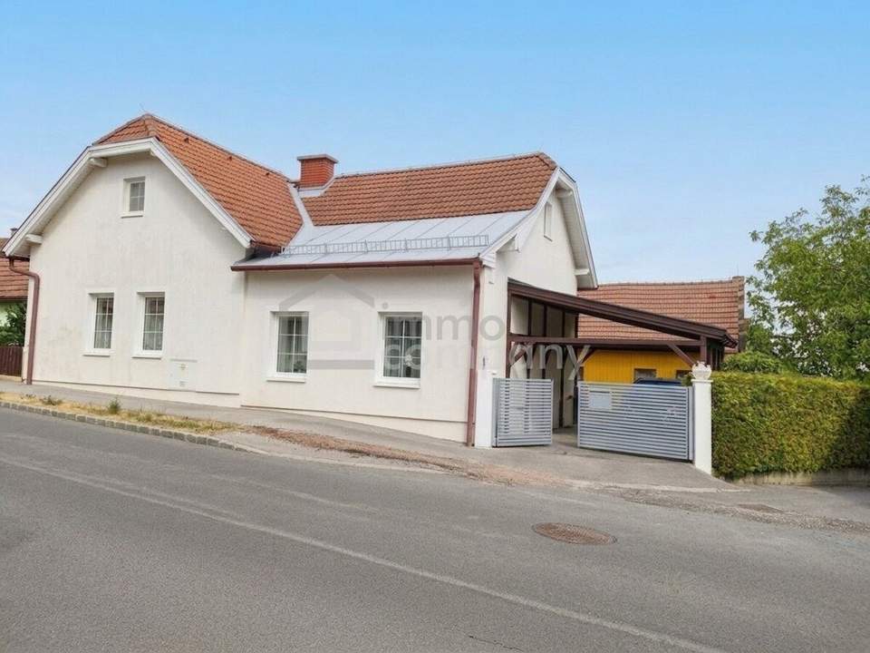 Einfamilienhaus mit Pool, Sauna und Nebengebäude