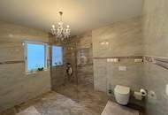 LUXURIÖSER WOHNHIT MIT AUßERGEWÖHNLICHEM PLATZANGEBOT