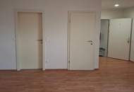 Kleines Büro im 1. Stock in repräsentativer Anlage am Stadtrand