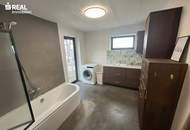 Teilsaniertes Einfamilienhaus mit großzügigem Nebengebäude