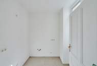 Erstbezug nach Sanierung: Schöne 3-Zimmer-Altbauwohnung mit Balkonmöglichkeit