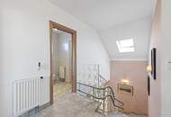 Großzügiges Familiendomizil mit uneinsichtigem Garten, Hallenbad, Sauna und Garage für 2 PKW