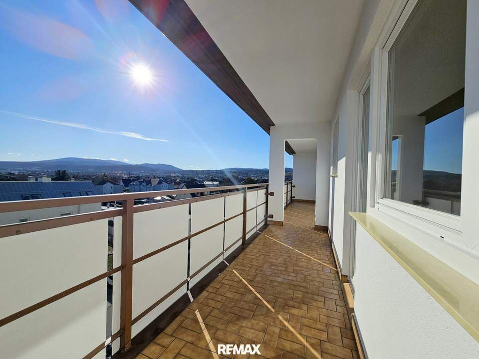 WOHLFÜHL-WOHNUNG - WEITBLICK - LOGGIA mit ca.17,64m² - 5. LIFTSTOCK - UNEINSEHBAR - RUHIG - 2026 VIELES RENOVIERT