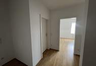 UNBEFRISTET - helle 2,5-Zimmer Dachgeschosswohnung mit Wohnküche, Schrankraum, 26 m2 Dachterrasse und Kellerabteil nahe Schönbrunn